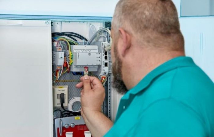 Моніторинг енергоспоживання: як BMS допомагає виявити «винищувачів» енергії
